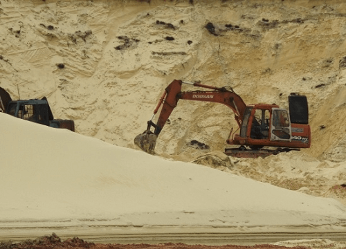 Quyết liệt ngăn chặn việc khai thác cát, kinh doanh cát, sỏi trái phép