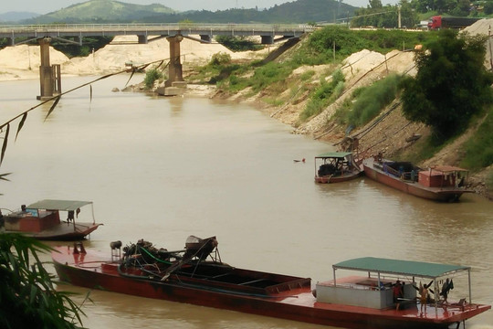 Đăk Lăk: Cầu Giang Sơn bị doanh nghiệp “bức tử”, chính quyền có vô cảm?