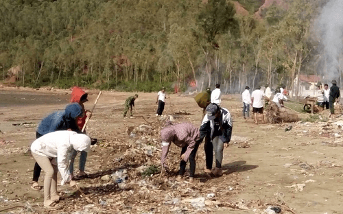 Nghệ An: Đồn Biên phòng Quỳnh Thuận ra quân làm sạch biển