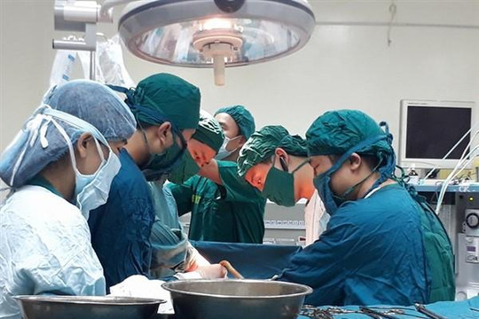 Hà Tĩnh: 5 thầy thuốc BV ĐK tỉnh Hà Tĩnh hiến máu cứu sống sản phụ nguy kịch