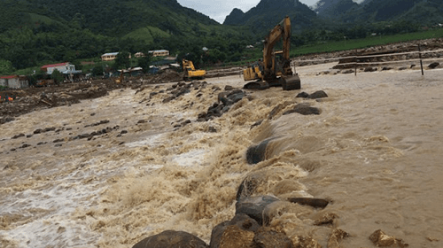 Sơn La: Lũ chồng lũ, người dân chịu cảnh “màn trời chiếu đất”