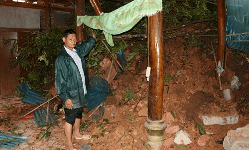 Điện Biên: Sạt lở nghiêm trọng vùi lấp 2 nhà dân