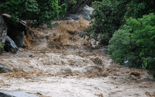 Khu vực miền núi phía Bắc tiếp tục có mưa lớn, cảnh báo lũ trên sông Thao, sông Chảy