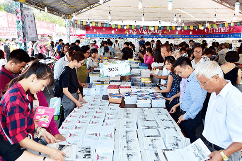 Triển lãm – Hội chợ sách quốc tế Việt Nam sự kiện hấp dẫn cho những “tín đồ” mê sách