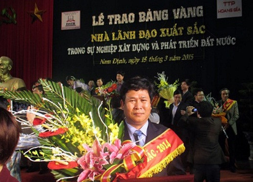 Quảng Nam: Hiệu trưởng dùng tiền ngân sách để “mua” danh