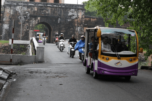 Thừa Thiên Huế: Đưa vào hoạt động 10 chiếc xe điện phục vụ du lịch