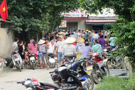Thanh Hóa: Hàng trăm người dân chặn đường phản đối doanh nghiệp nổ mìn khai thác đá