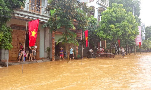 Mưa lớn gây ngập lụt trên Quốc lộ 2C đoạn qua Tuyên Quang