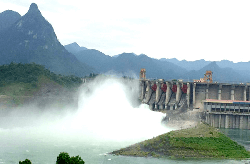 Hồ thủy điện Tuyên Quang đóng 1 cửa xả đáy