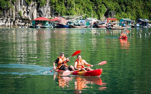 Quảng Ninh: Đình chỉ các đơn vị kinh doanh dịch vụ chèo thuyền kayak sai quy định tại Hạ Long