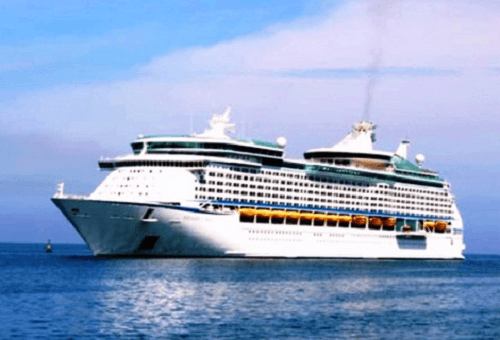 Hơn 3.500 hành khách du lịch đường biển cập cảng Chân Mây