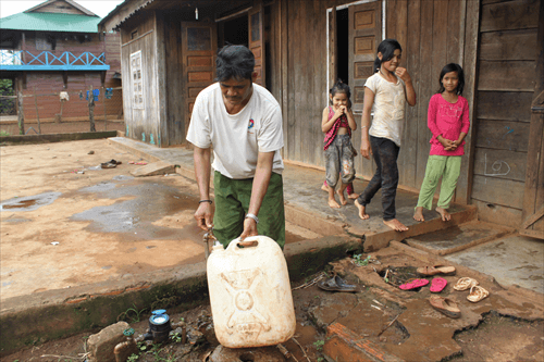 Đắk Nông: Khảo sát nguồn nước mặt thay thế cho nước ngầm tại xã Đức Xuyên