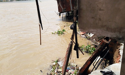 Vĩnh Long: Ban bố tình trạng thiên tai do bờ sông Hậu sạt lở