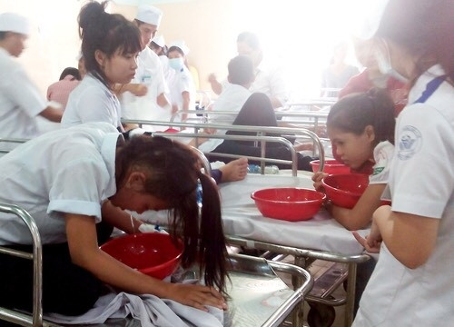 Yên Bái: Sau bữa cơm trưa 38 học sinh nhập viện