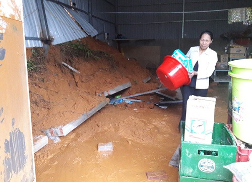 Lào Cai: Lũ sông Hồng lên, mưa lớn gây sạt lở tại thị trấn Bát Xát