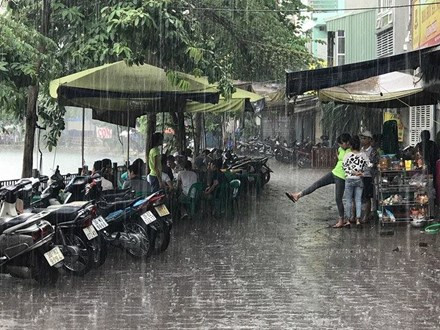 Dự báo thời tiết ngày 10/9: Hà Nội tiếp tục có mưa dông
