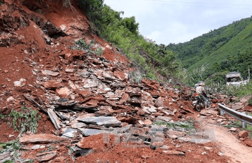 Sơn La: Sạt lở đất nghiêm trọng trên quốc lộ 4G