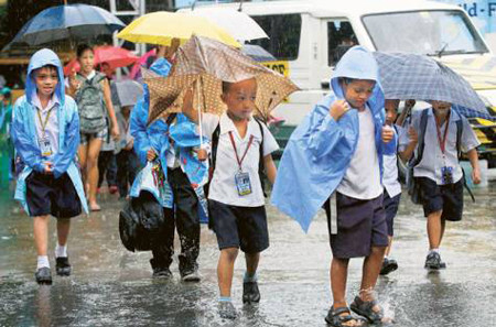 Quảng Bình: Toàn bộ học sinh được nghỉ học do bão số 10