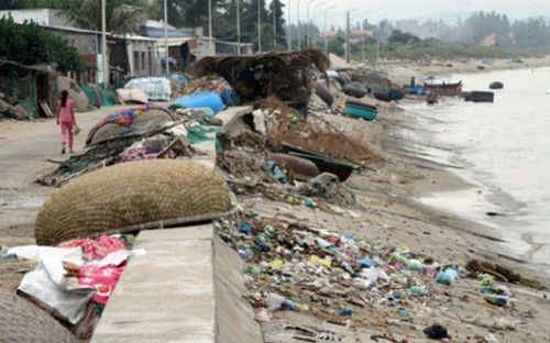 Rác thải ngập bờ biển Ninh Thuận
