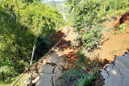 Yên Bái: Sạt lở nghiêm trọng đường tỉnh 174 huyện Trạm Tấu cô lập