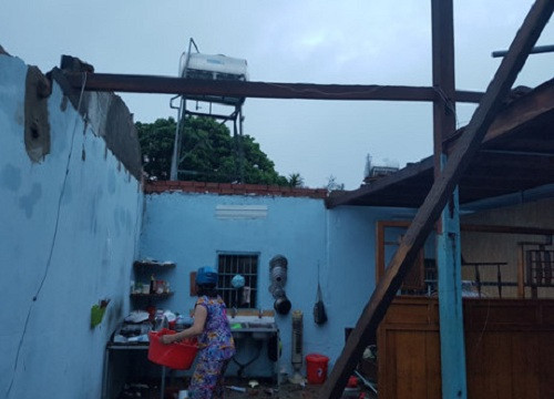 Lâm Đồng: Mưa kèm lốc xoáy 4 người bị thương, 20 ngôi nhà bị tốc mái