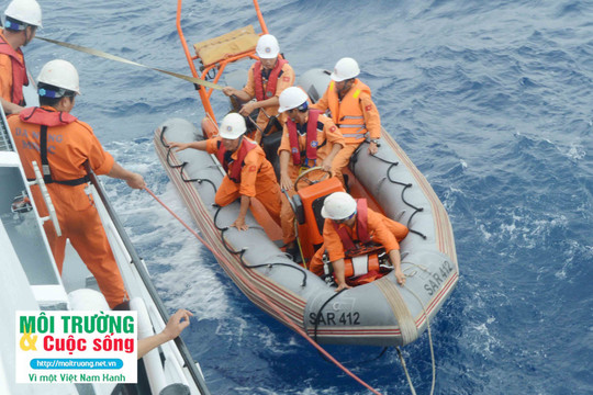 Đà Nẵng: Cứu ba thuyền viên bị ngạt khí gas hầm lạnh trên biển