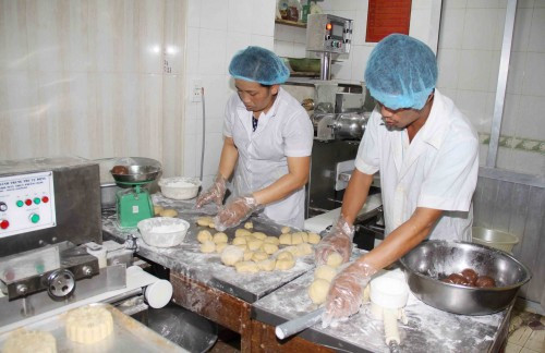 Quận Hà Đông, Hà Nội: Tăng cường công tác kiểm tra ATVSTP cơ sở sản xuất bánh trung thu