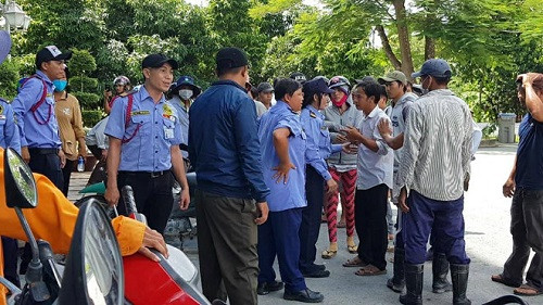 TP Hồ Chí Minh: Dân phản ứng vì nước lạ từ bãi rác Đa Phước