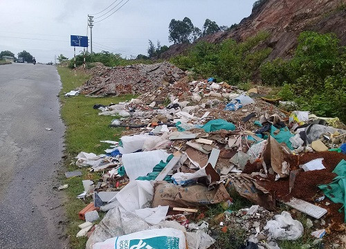 Thừa Thiên –  Huế: Tuyến đường Võ Văn Kiệt bị biến thành bãi rác xây dựng, dân bức xúc