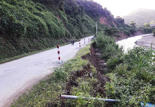 Lào Cai: Xuất hiện nhiều điểm sạt lở trên Tỉnh lộ 156 nguy cơ gây mất an toàn giao thông