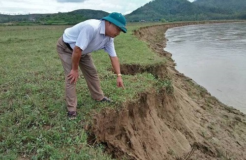 Nghệ An: Báo động lở đất bãi sông ở Thanh Chương