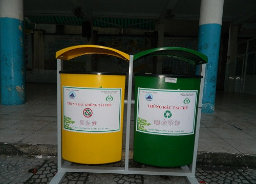 TP.Đà Nẵng: Tiến hành bàn giao thùng rác cho các trường học quận Thanh Khê thực hiện tiêu chí “Trường học xanh”