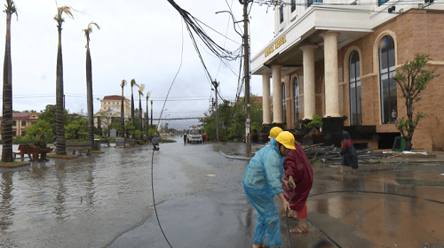 Lưới điện miền Trung tiếp tục chịu thiệt hại của áp thấp nhiệt đới
