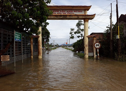 Hà Tĩnh: Nhiều địa phương bị ngập sâu, giao thông chia cắt do mưa lũ