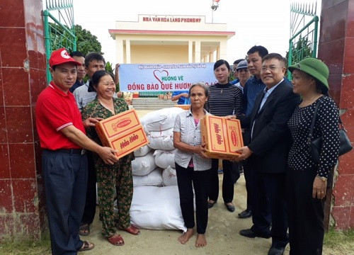 Thanh Hóa: Doanh nhân trao 1200 suất quà cho nhân dân vùng lũ