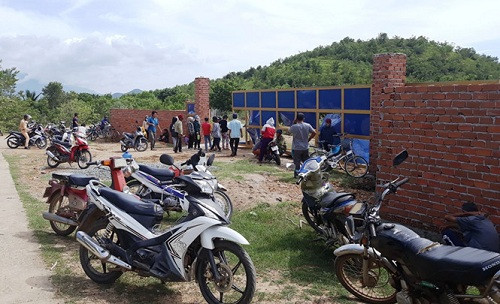 Ninh Thuận: Người dân “vây” trại chăn nuôi heo vì không chịu được mùi hôi thối