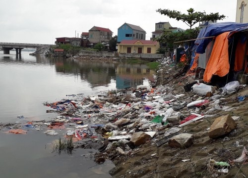 Quảng Bình: Rác thải “bủa vây” chợ Lý Hòa