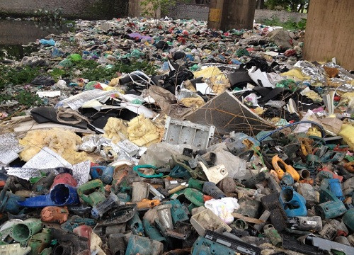 TP.Hà Nội: Bãi rác tự phát tràn lan chân cầu Thăng Long, gây ô nhiễm môi trường