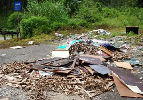Lâm Đồng: Ðường cứu nạn trên đèo Mimosa-Đà Lạt đầy rác thải