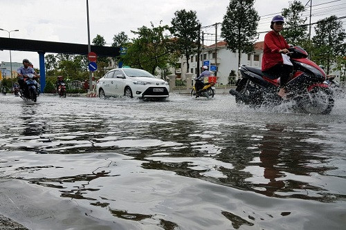 TP.Cà Mau ngập nặng sau mưa và triều cường dâng
