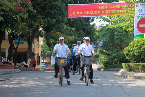 Đạp xe phát động cuộc thi “Biến đổi khí hậu với Cuộc sống” tại Thái Nguyên