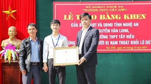 Bộ Giáo dục và Đào tạo tuyên dương học sinh cứu người trong nước lũ ở Nghệ An