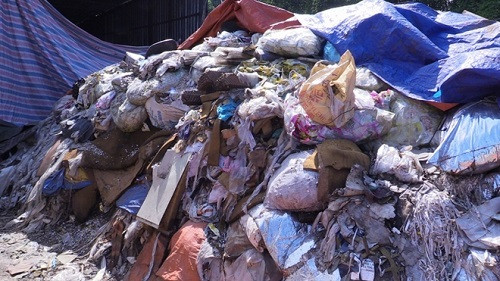 Bình Dương: Phát hiện 30 tấn rác thải công nghiệp chưa qua xử lý