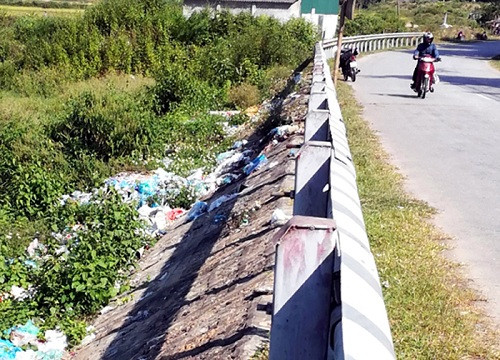 Điện Biên: Sớm xử lý bãi rác ven Quốc lộ 12