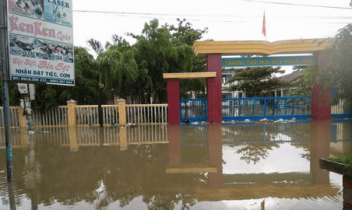 Trường học ngập nước, hơn 150.000 học sinh Bình Định tiếp tục nghỉ học sau bão