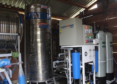 Bàn giao hệ thống điện mặt trời và nước sạch cho người dân địa phương huyện Krông Bông (Đắk Lắk)