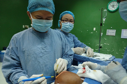 Đà Nẵng: Phẫu thuật cắt thành công khối u 2kg tại vùng cổ bệnh nhân 68 tuổi