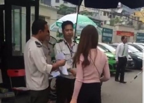 Bảo vệ bệnh viện Bạch Mai chặn xe cứu thương đón bệnh nhân