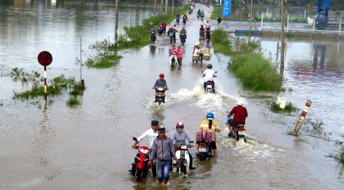 Phú Yên tiếp nhận viện trợ bão số 12 từ Chính phủ Lào
