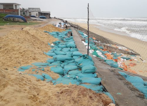 Quảng Bình: Kè biển sạt lở nghiêm trọng, dân nơm nớp lo sợ